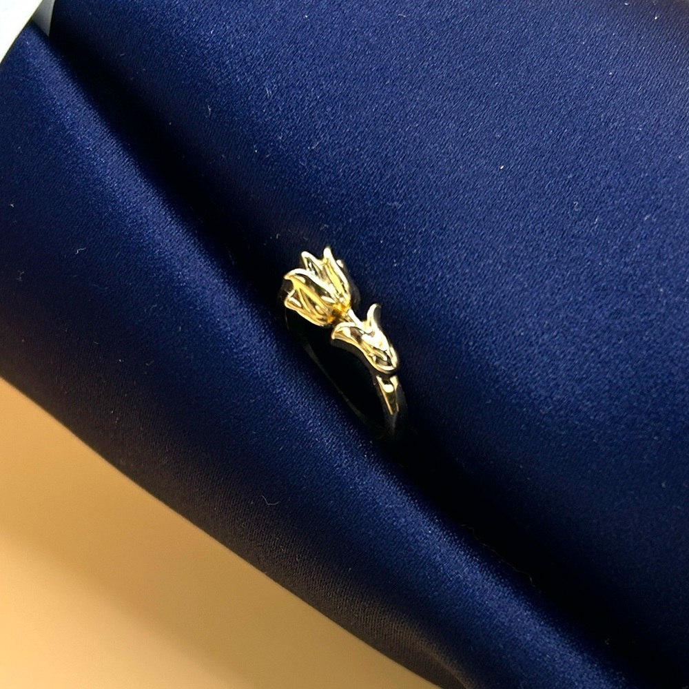 Gold tulip midi ring - Picture 2 of 7